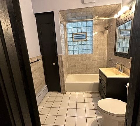 3rd image of 5644 N Winthrop Ave