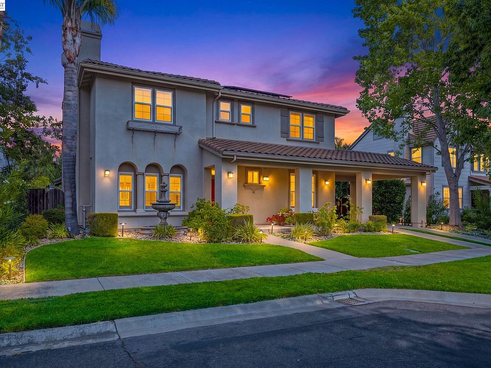 1st image of 2413 Rees Cir