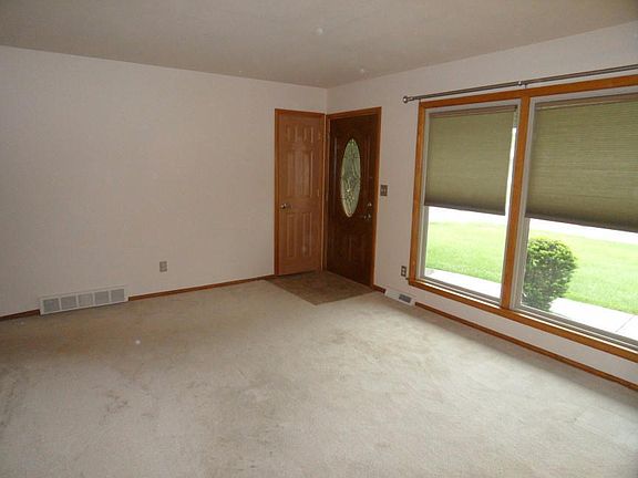 2nd image of 6121 W Plainfield Ave