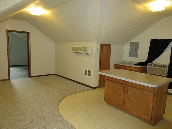 4th image of 111 12th Ave S