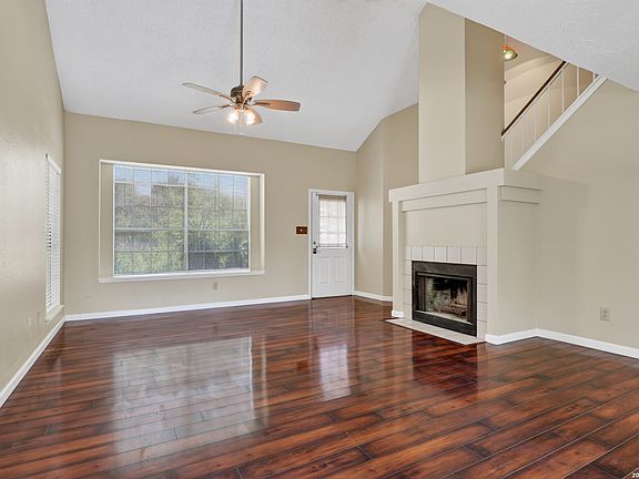 3rd image of 4210 Knollpond
