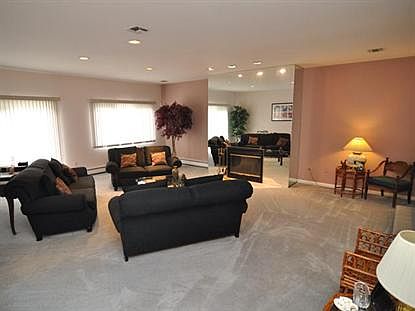 3rd image of 10 Arapaho Ct