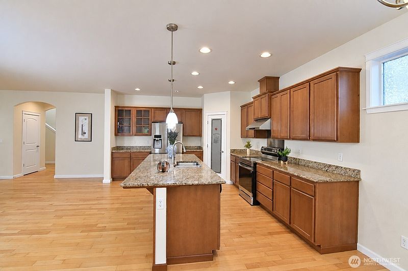4th image of 2302 Kildane Way SE