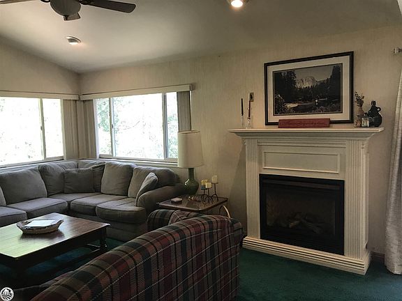 3rd image of 21171 Placer Ave