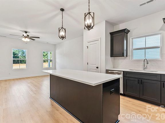 5th image of 755 Mockingbird Rd #3