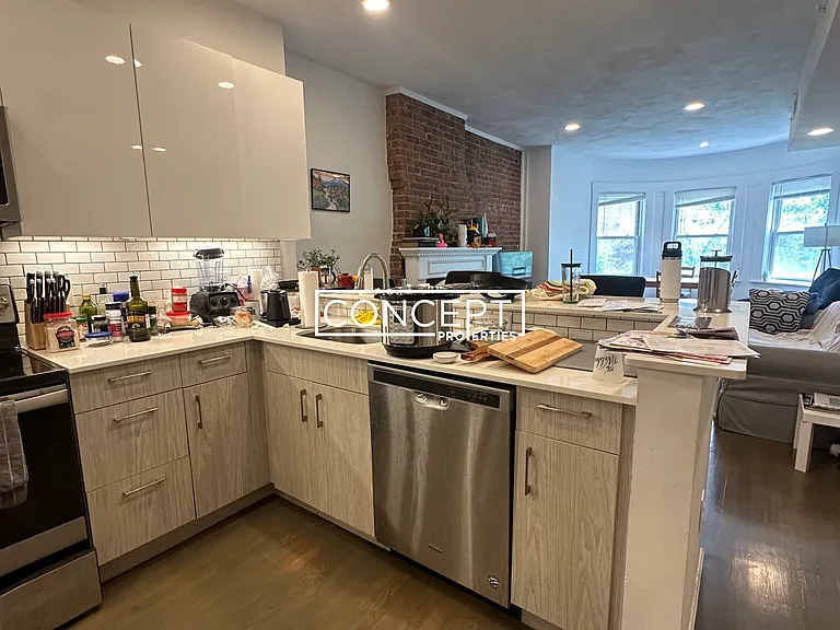 1406 Beacon St — Photo 1