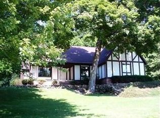 8290 Timber Trl, Chagrin Falls, OH 44023