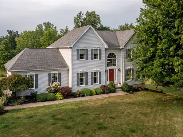 1283 Foxwood Dr, Hermitage, PA 16148