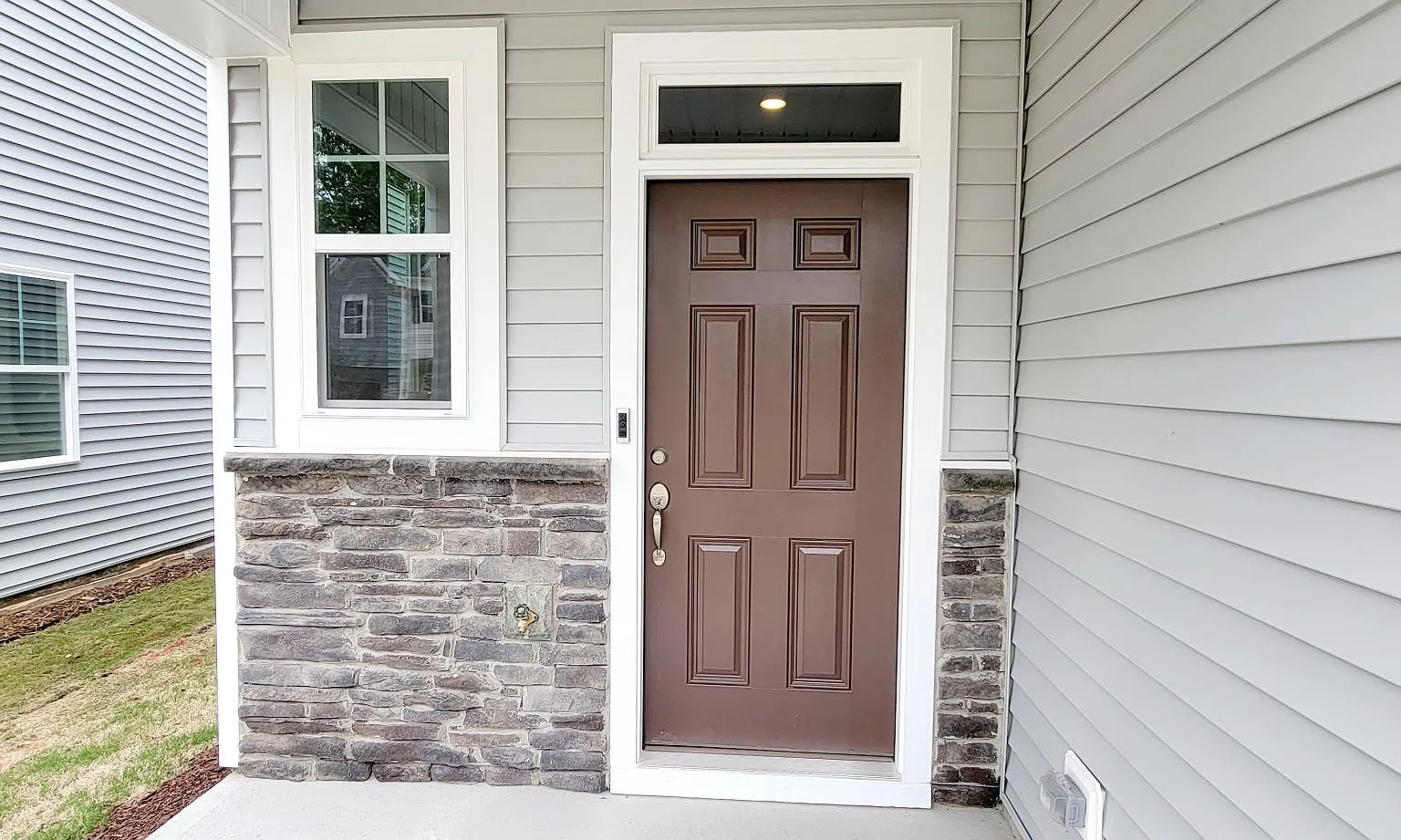 421 Hazy Hills Ln — Photo 2