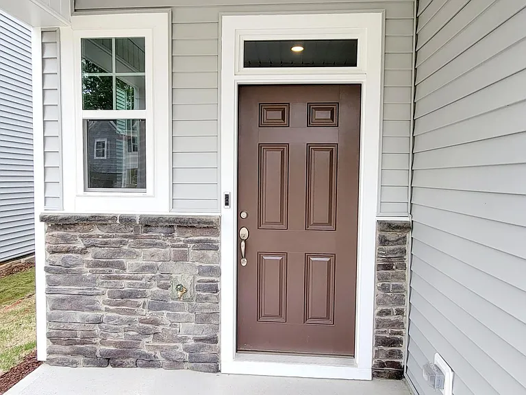 421 Hazy Hills Ln — Photo 4