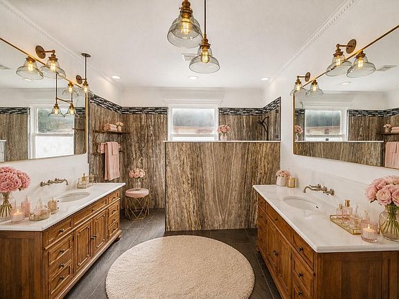 2nd image of 4303 Pensacola Oaks Ln