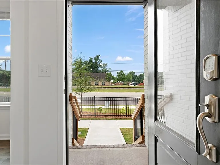 15 Constitution Ave — Photo 5