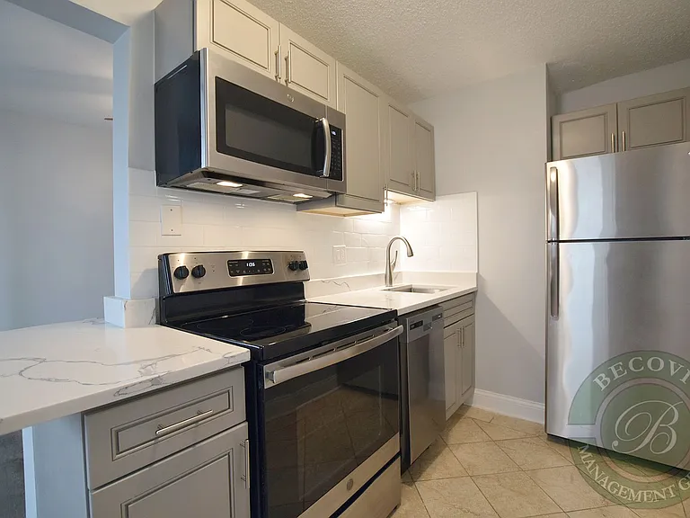 The Legacy HB at Clarendon Park — Photo 32