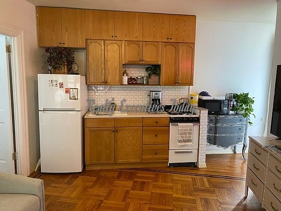 3rd image of 29-15 Dorothy Pl #1R