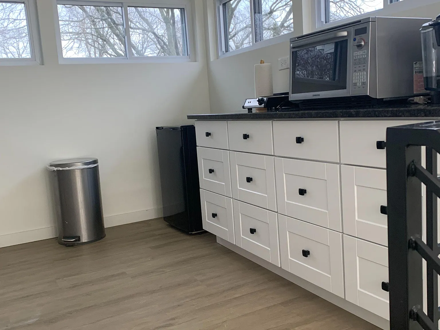 2 bed, 1.0 bath, 3000 sqft, $1,321 — Photo 2