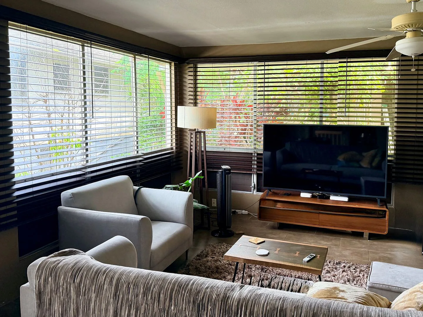 Ocean View & Island Breeze in Wilhelmina Rise 2-Bedroom, 1-Bath, 1 Parking Upper Home — Photo 4