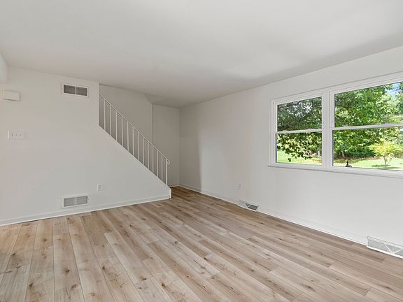 4th image of 2055 Luehm Ave