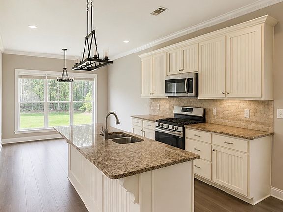 5th image of 127 Brookley Dr