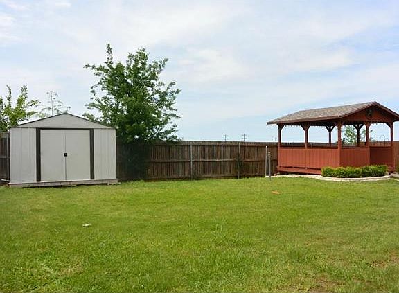 3rd image of 2740 Winterberry Ln