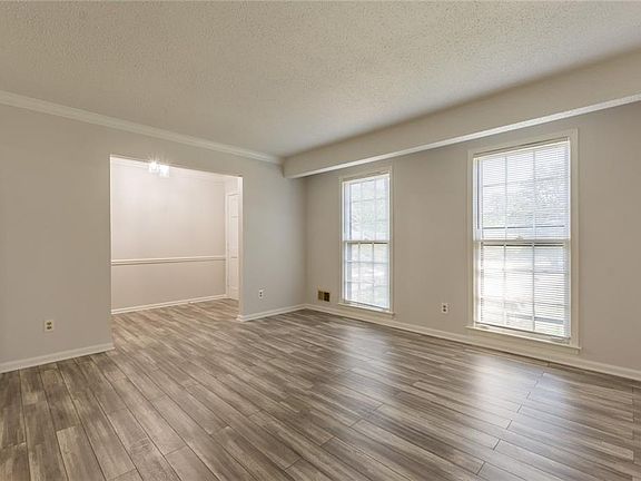 5th image of 954 Vineyard Cir