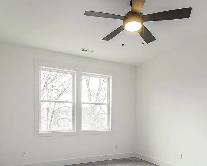 217 Vreeland St — Photo 15