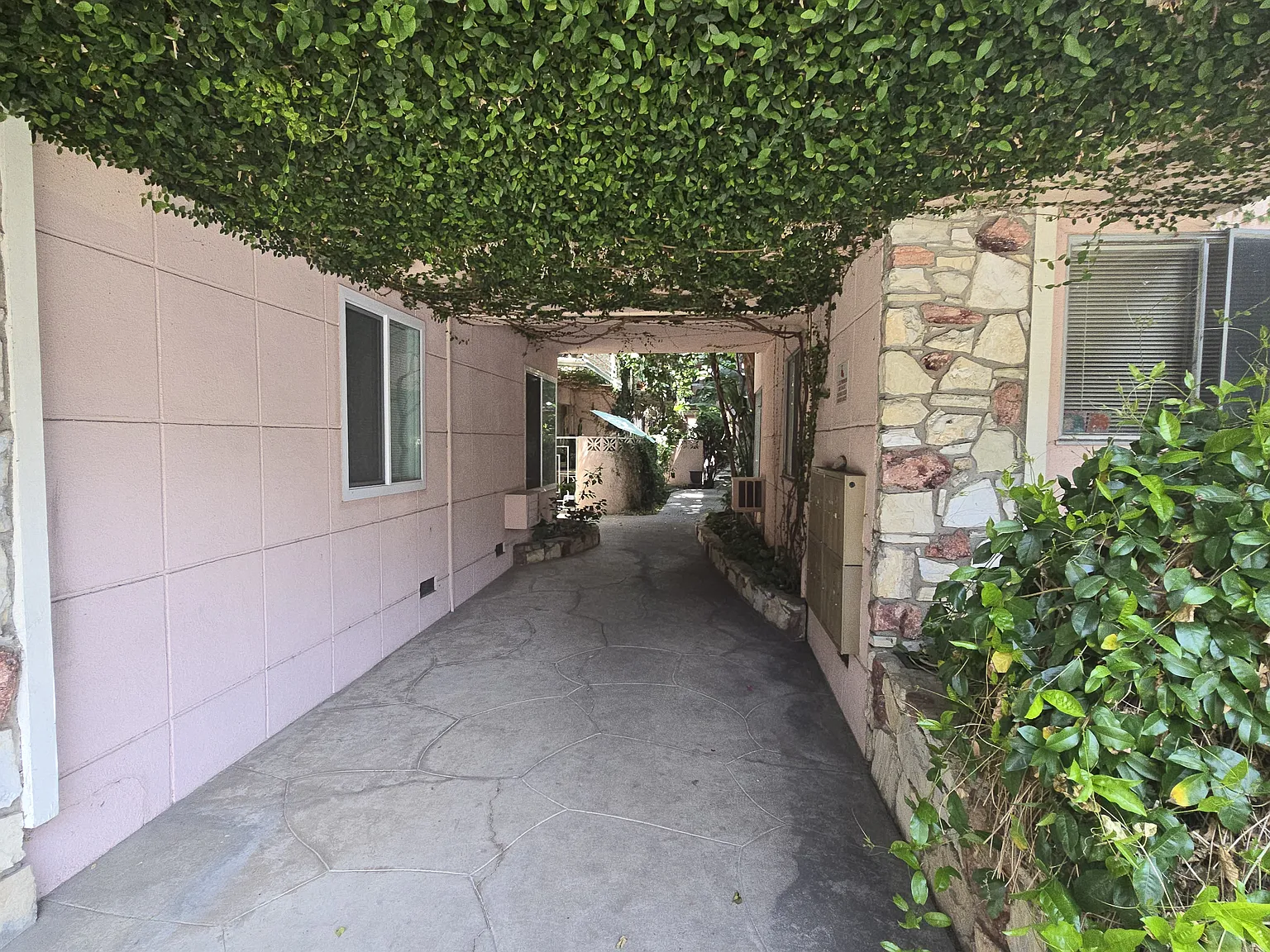 Studio, 414 sqft, $1,750 — Photo 2