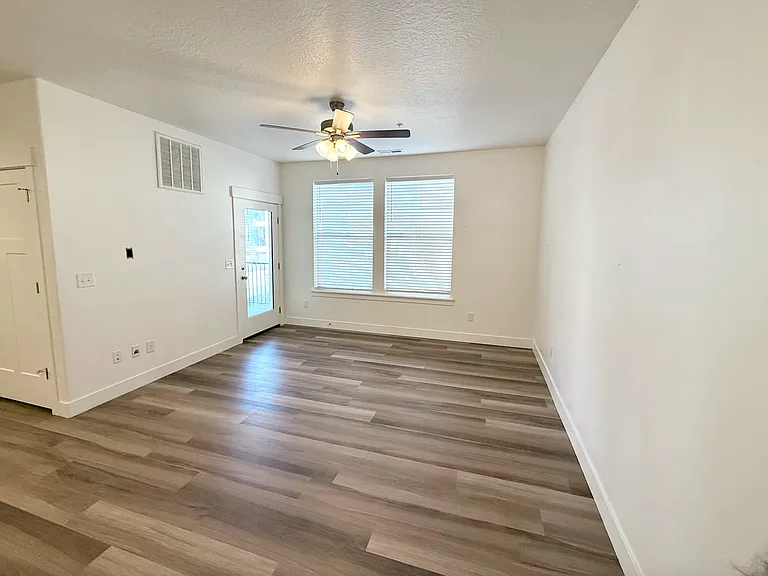 487 N 360 W — Photo 4