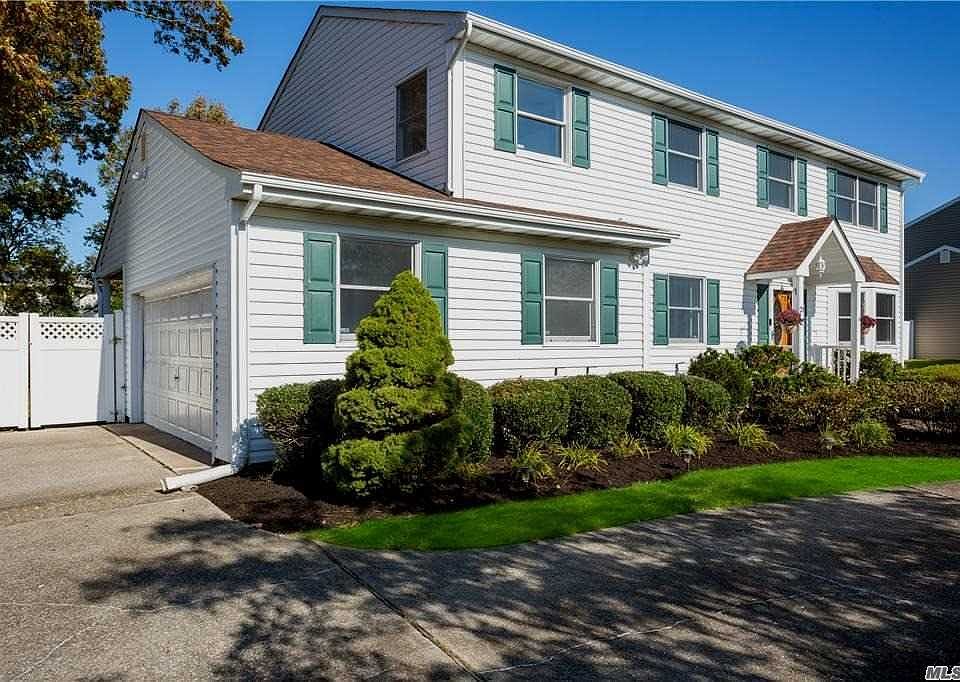 1st image of 21 Robert Dr