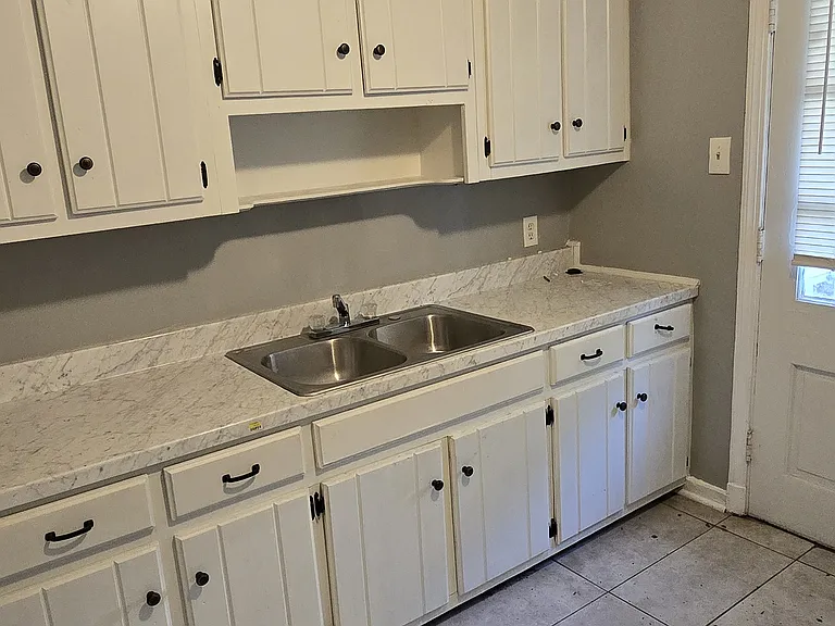 3077 Chisca Ave — Photo 9