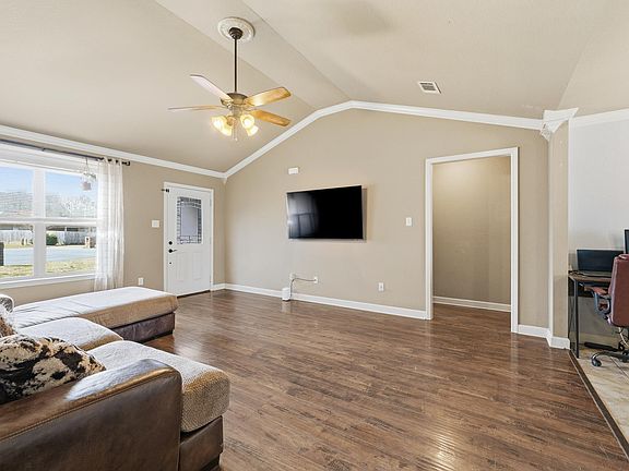 5th image of 36 Winchester Dr