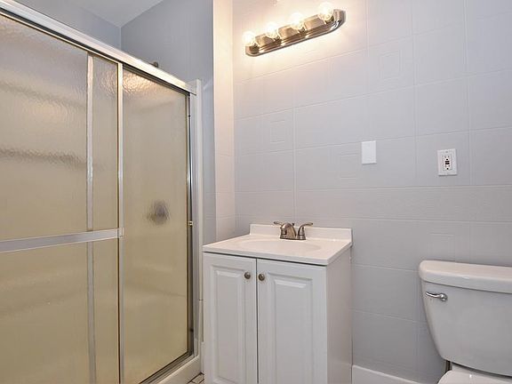 4th image of 12-16 Landon Cir Unit 1