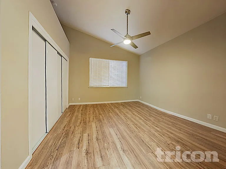 221 Seabury St — Photo 8