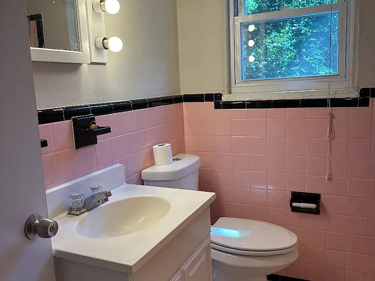 218 Granby Park #B — Photo 14