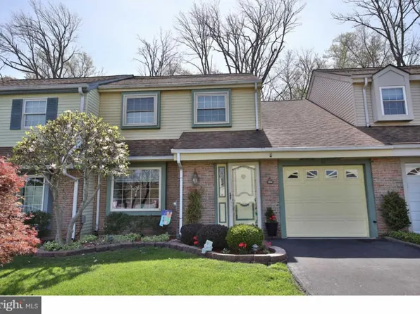 17 Firewood Dr, Horsham, PA 19044