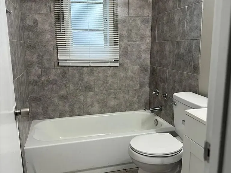 3514 Hallbrook St — Photo 3