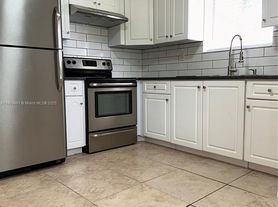 1465 NW 59th St, Miami, FL