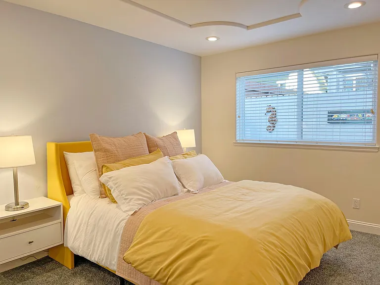 2440 Greenwood Ave — Photo 16