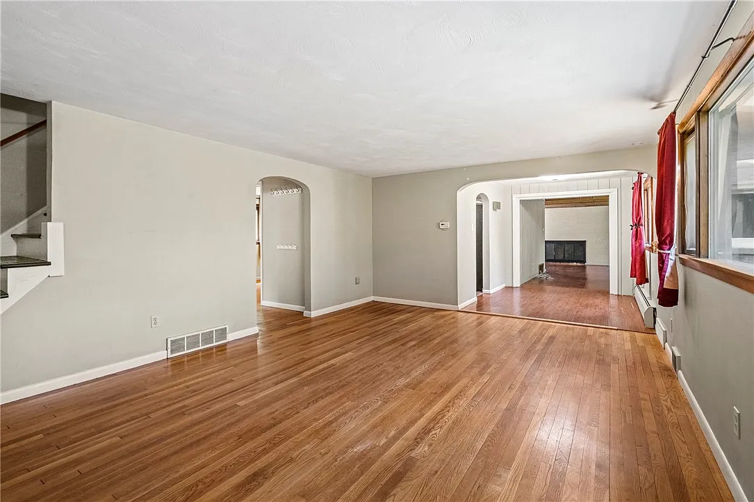 4 bed, 2237 sqft, $2,900 — Photo 3