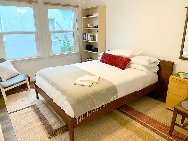 1852 S Redondo Blvd — Photo 14