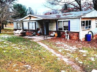 12 Salty Ln, Falling Waters, WV 25419