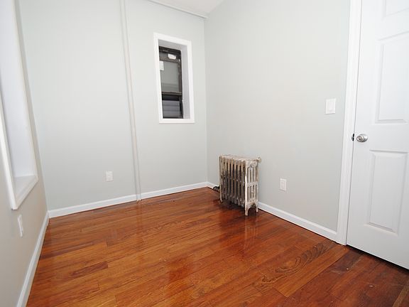 2nd image of 289 Bonner Pl APT 5