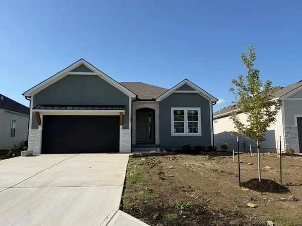1152 SW Whitby Dr, Lees Summit, MO 64083