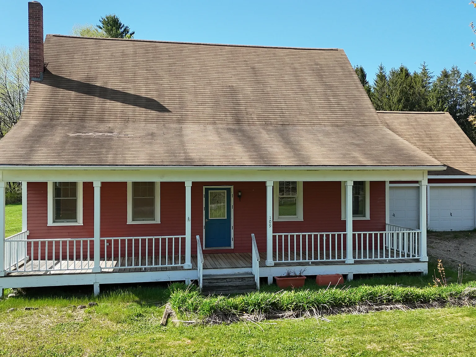 109 N Hollow Rd — Photo 1
