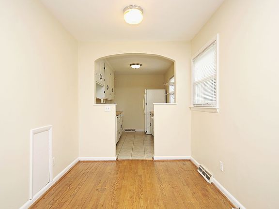 4th image of 113 Stratford Ct #A