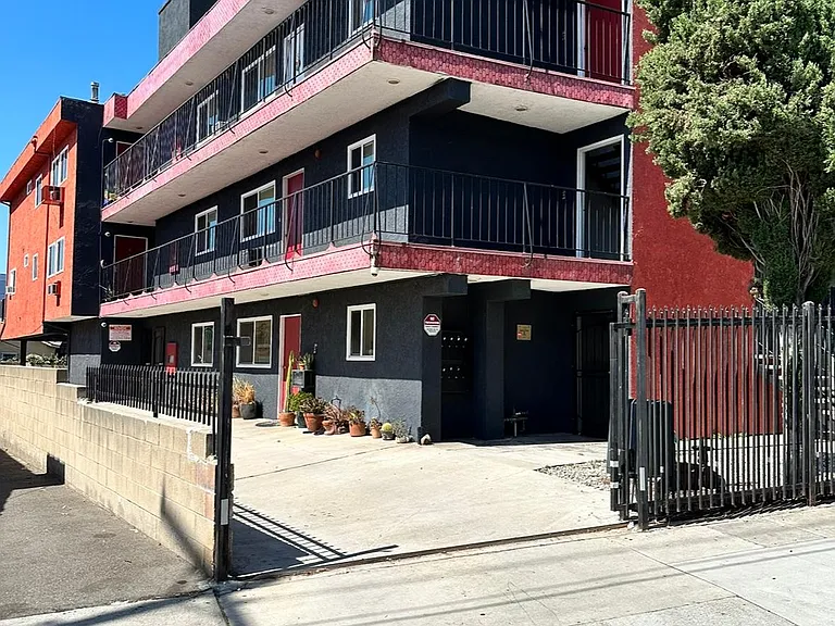 940 New Depot St #6 — Photo 13