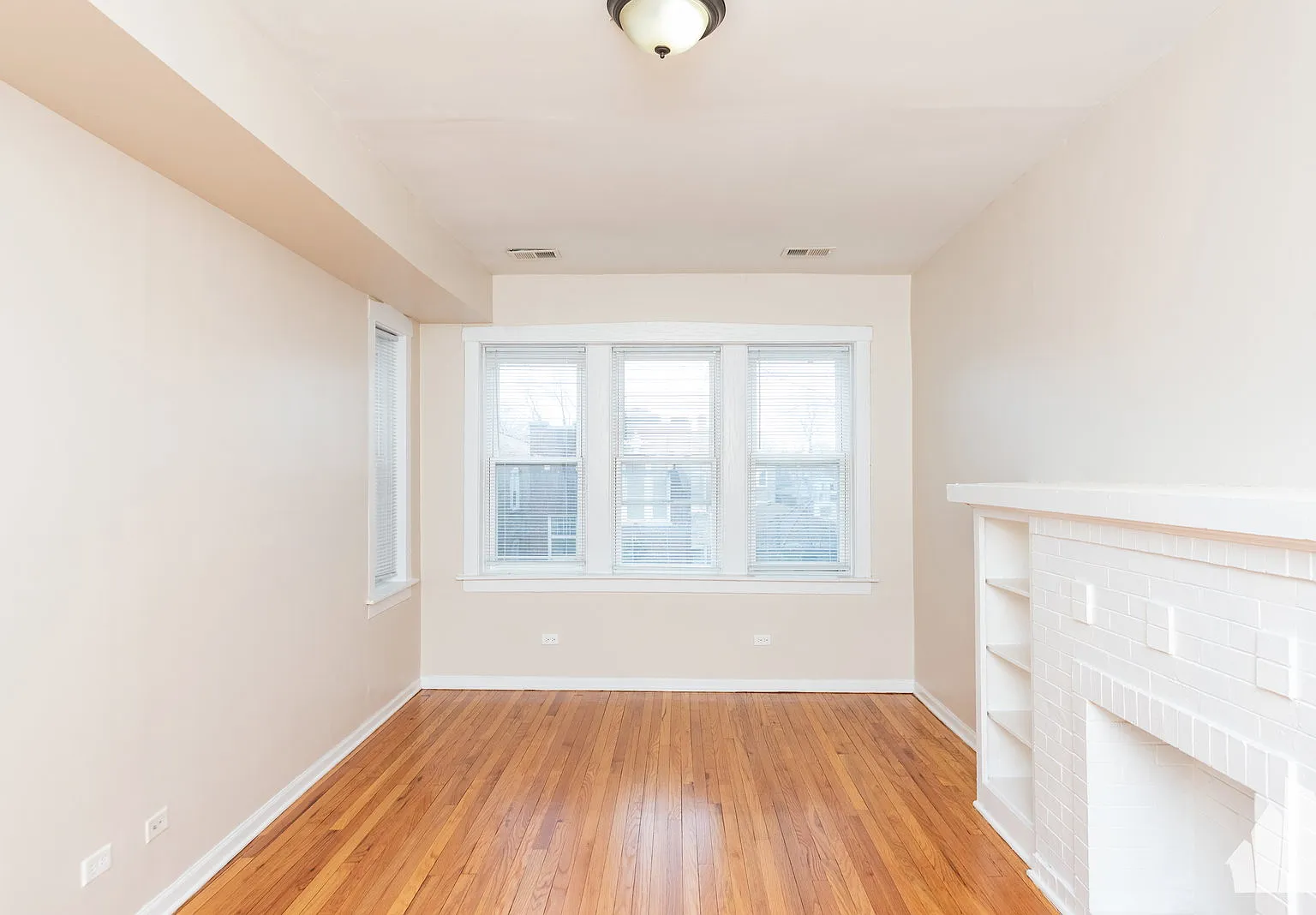 2 bed, 1.0 bath, $1,950 — Photo 4