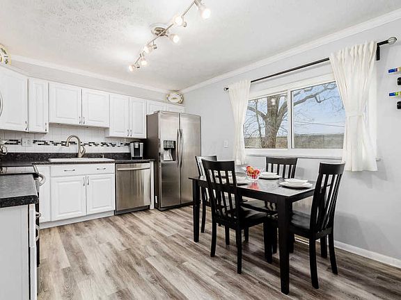 5th image of 517 Amesbury Dr