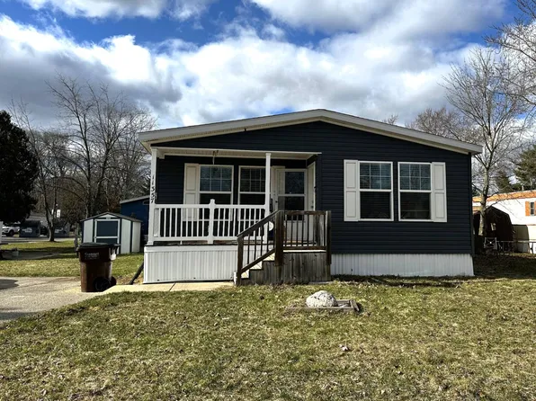 11357 Ann St SE, Lowell, MI 49331