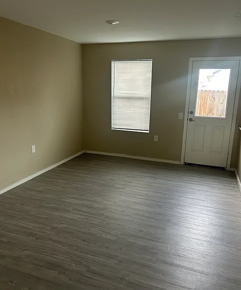 1038 Janzen Rd — Photo 3