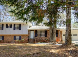 393 Pineburr Ln, Stone Mountain, GA 30087